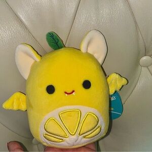 YALITZA🍋🦇 Yellow Lemon Citrus Fruit Bat Original Mystery Squad Squishmellow